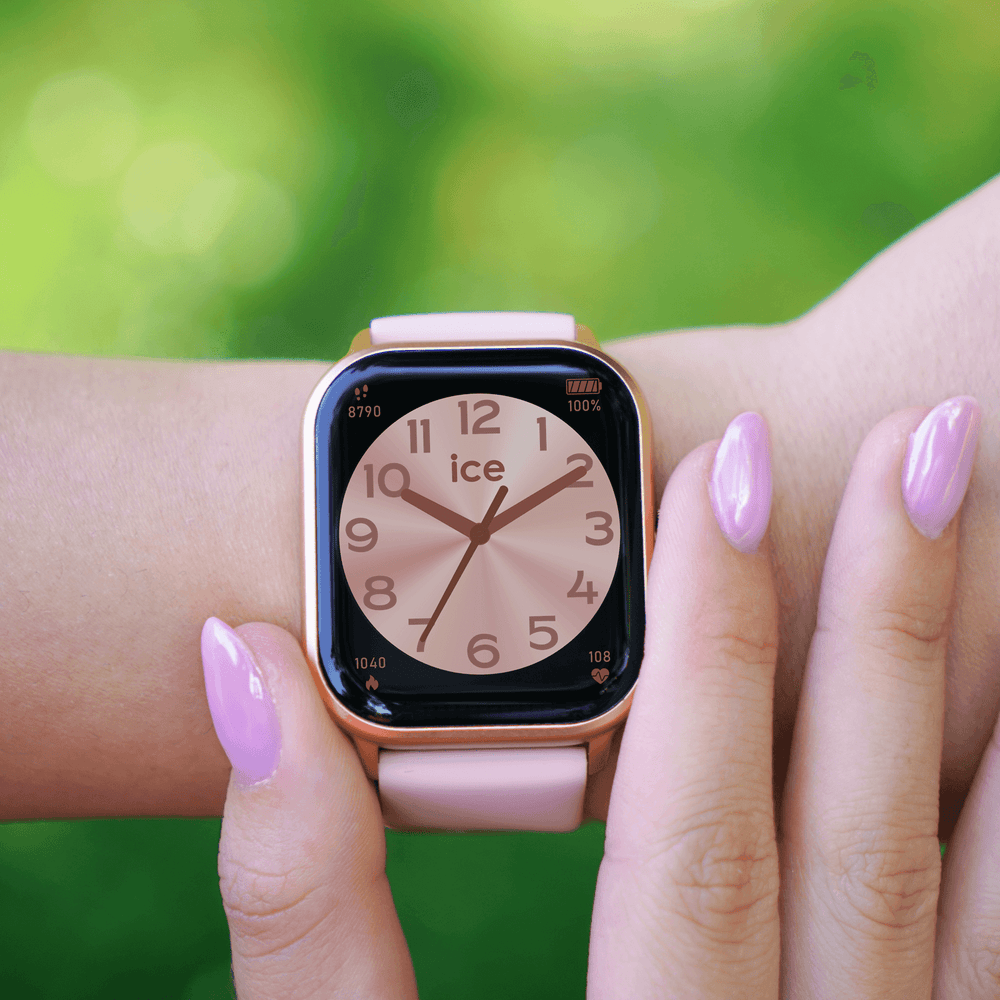 Discover the SMARTWATCH: a connected watch that capitalises on current